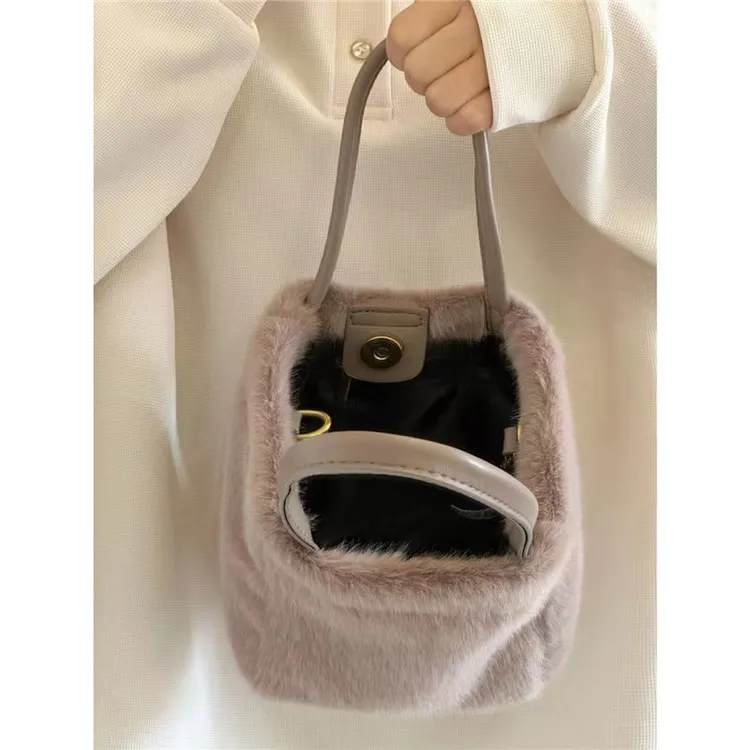 2025新款秋冬毛绒包包女毛毛包手提水桶包毛茸茸斜挎ins韩版百搭