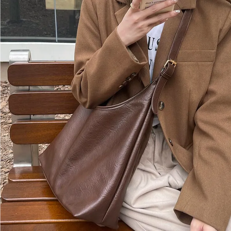 大容量包包女2025秋冬新款简约软皮单肩腋下包复古通勤斜挎子母包