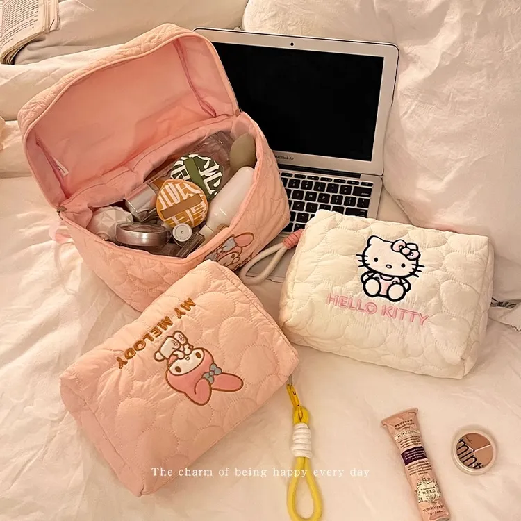 HelloKitty可爱化妆包女2025新款便携外出大容量收纳包包正版授权