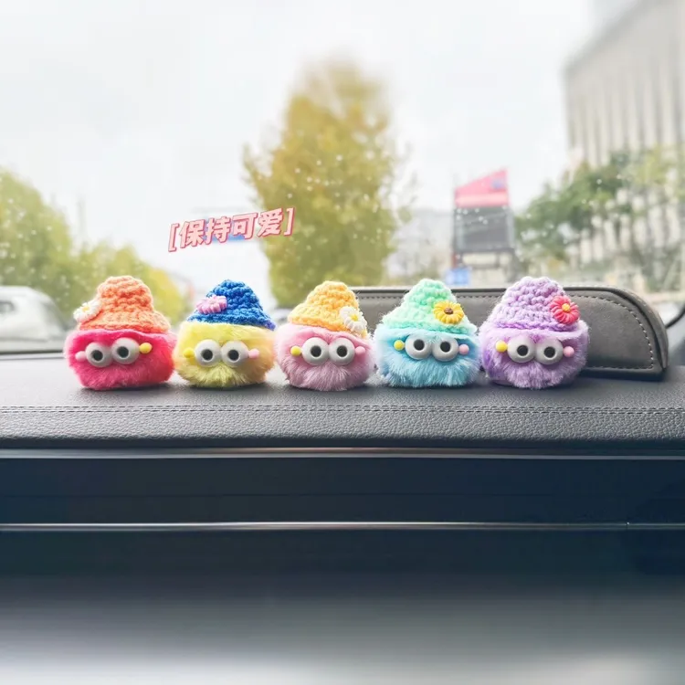 创意玩偶煤球可爱汽车摆件小怪兽车载毛球中控台车上车内装饰车用