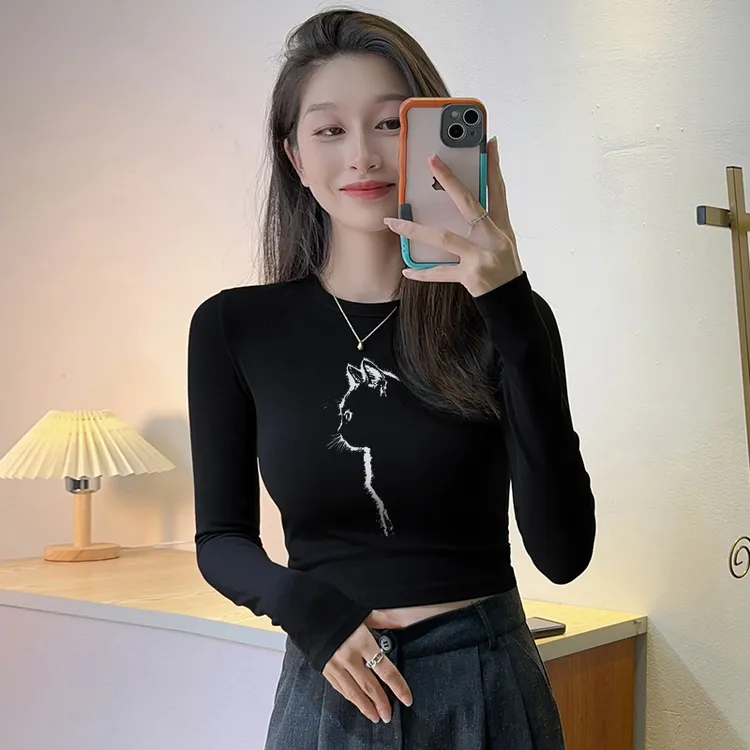 2025秋季长袖T恤女黑色猫咪印花辣妹短款打底衫高腰露脐修身内搭
