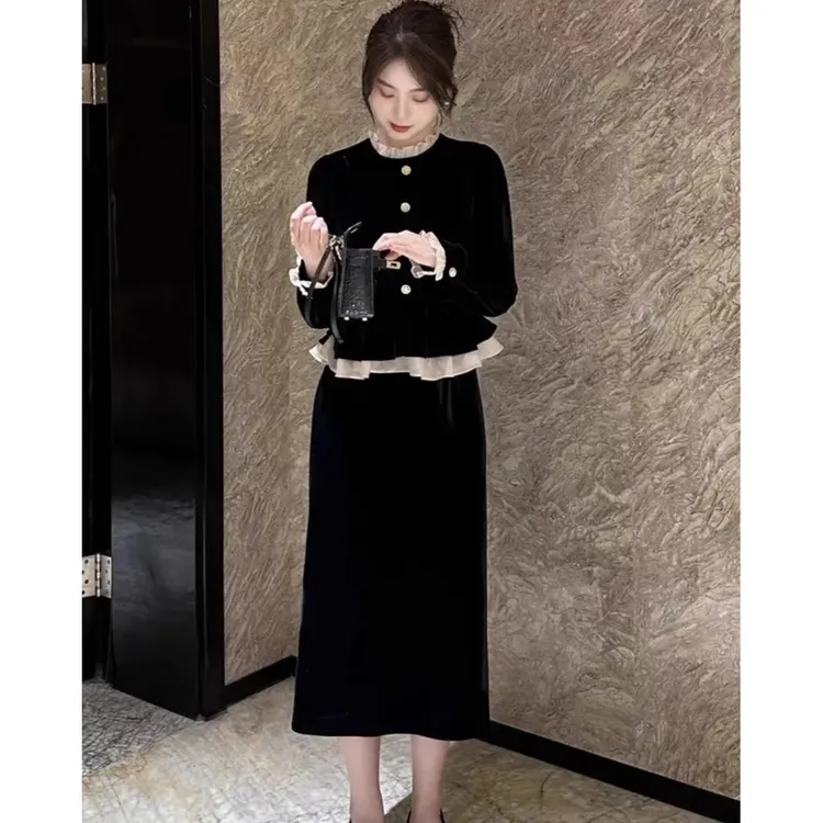 今年流行的时尚套装2024初秋新款法式复古气质慵懒黑色金丝绒套装