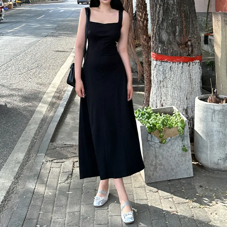 法式气质黑色吊带连衣裙子女夏季2025年少女新款及地裙纯色长裙