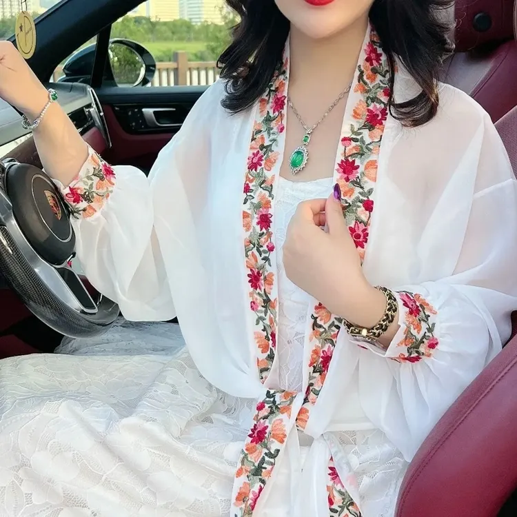 绣花系带开衫防晒衣女外穿披肩民族风外搭沙滩薄款披风斗篷洋气