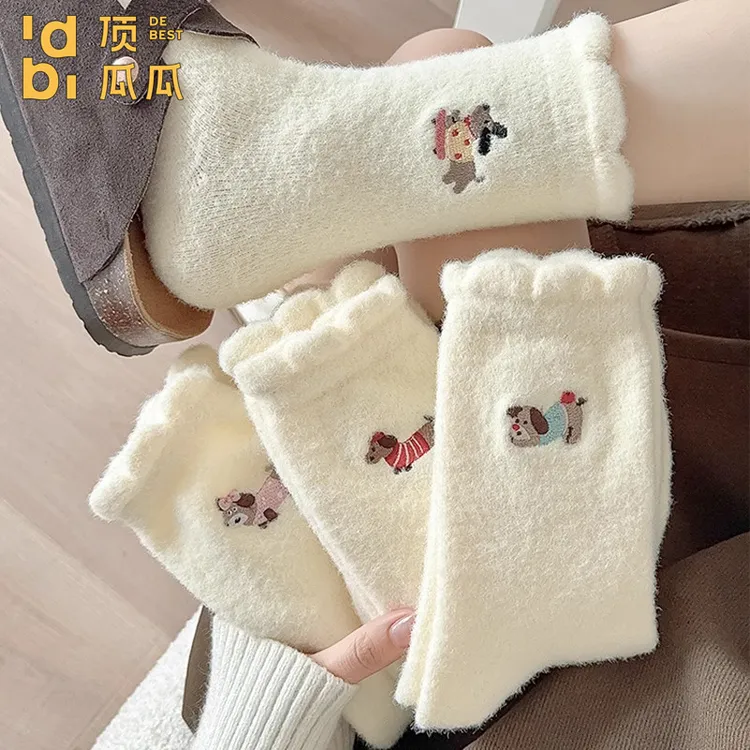 澳绒袜子女秋冬中筒袜地板袜冬季加厚刺绣腊肠狗袜睡眠袜配勃肯鞋