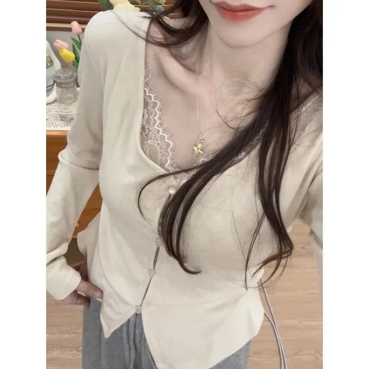 杏色纯欲风方领露锁骨长袖打底衫女秋冬时尚百搭蕾丝拼接短款上衣