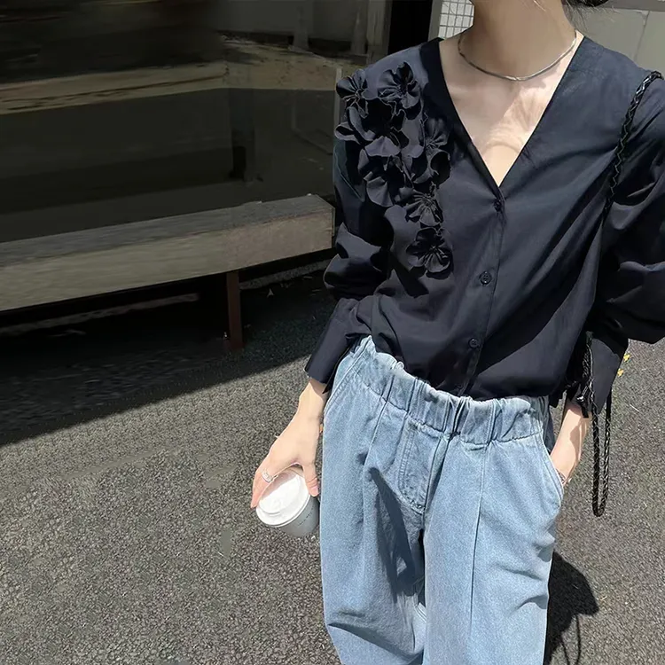 法式设计感V领衬衫女立体山茶花轻奢高级感通勤百搭外穿长袖衬衣