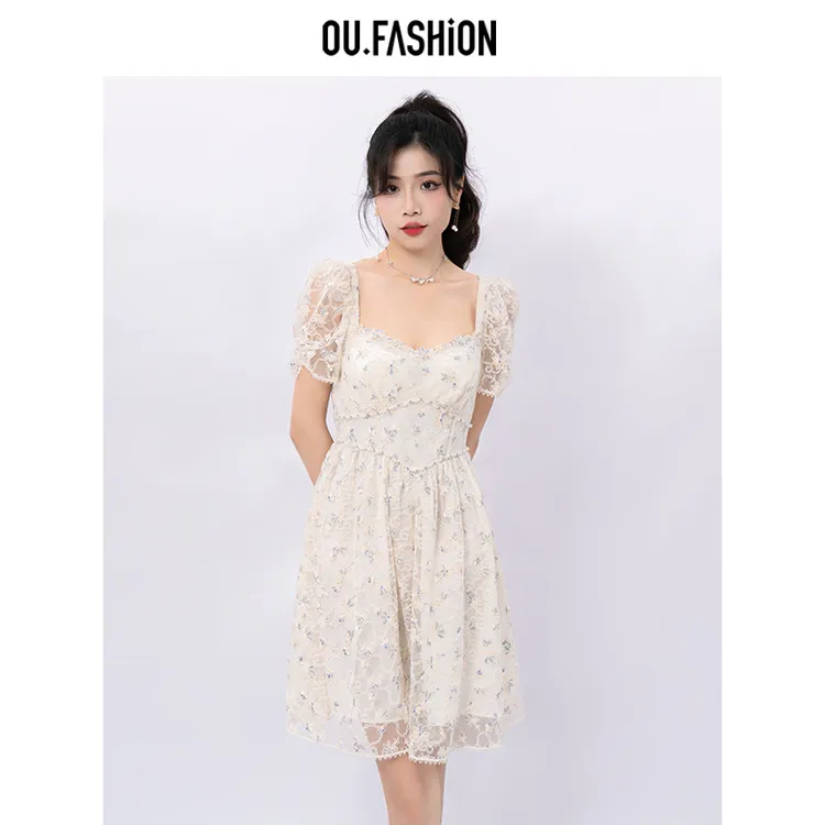 OU.FASHION/欧点法式方领碎花茶歇连衣裙网纱绣花短裙6122320252