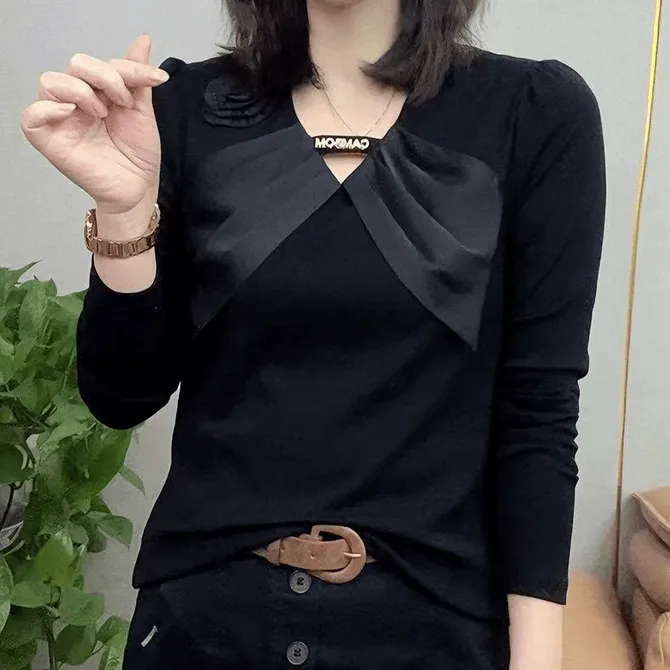 秋季新款时尚V领长袖T恤设计感一朵花气质小衫显瘦百搭遮肉上衣女