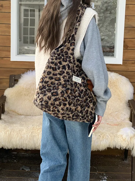 豹纹毛绒包包女冬季2025新款通勤学院风托特包大容量单肩毛毛包潮