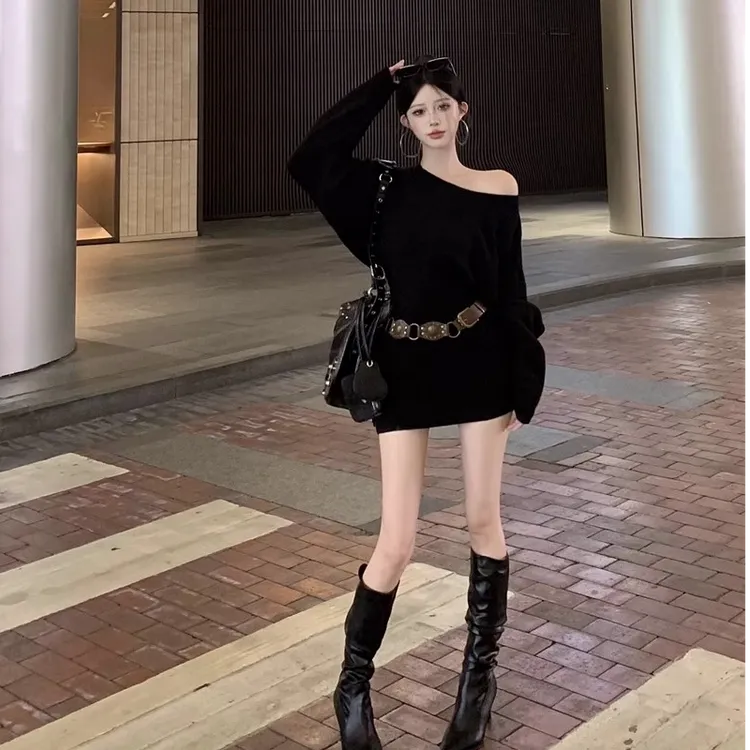 黑色斜肩长袖针织连衣裙女秋季修身显瘦毛衣短裙纯欲风收腰包臀裙
