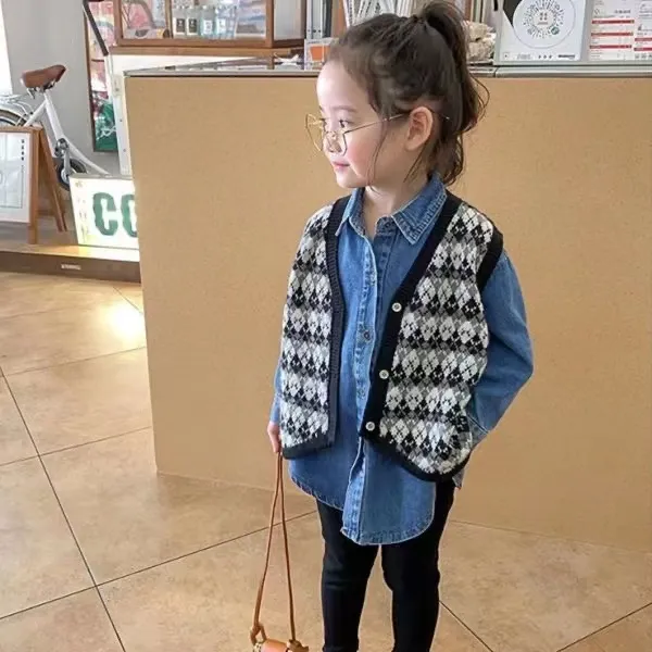 女童毛衣马甲2025春秋新款洋气儿童针织背心宝宝复古提花开衫上衣