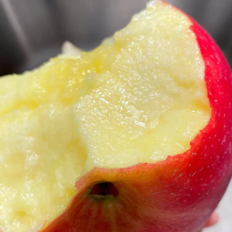 新疆阿克苏冰糖心苹果现摘脆爽多汁皮薄