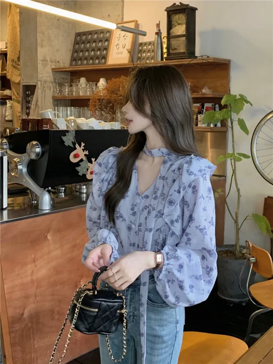 早秋法式轻熟风百搭v领衬衫单排扣荷叶边系带印花上衣