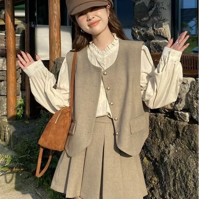 法式小众设计感马夹外套百褶短裙泡泡袖衬衫女秋季2025新款三件套