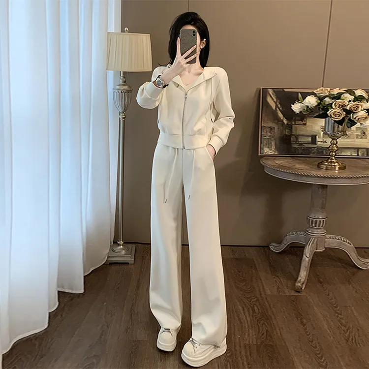 盐系高级感休闲运动服套装女秋季减龄洋气设计感卫衣阔腿裤两件套