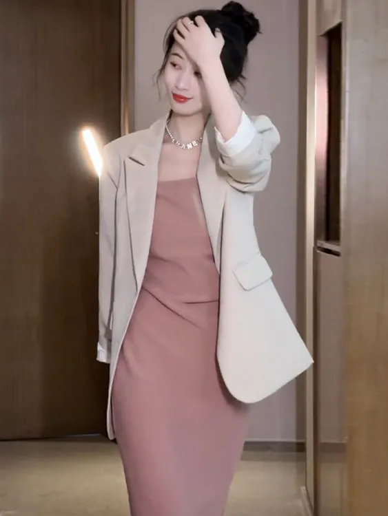 时尚气质名媛两件套女春秋2025新款高级感西装外套吊带连衣裙套装