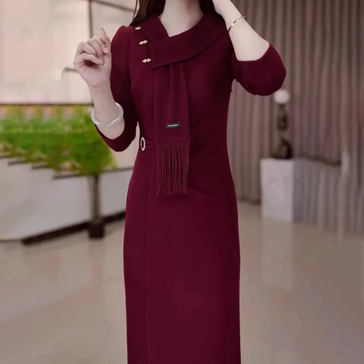 妈妈秋冬连衣裙女2024新款气质名媛女神范高级感轻奢显瘦打底裙子