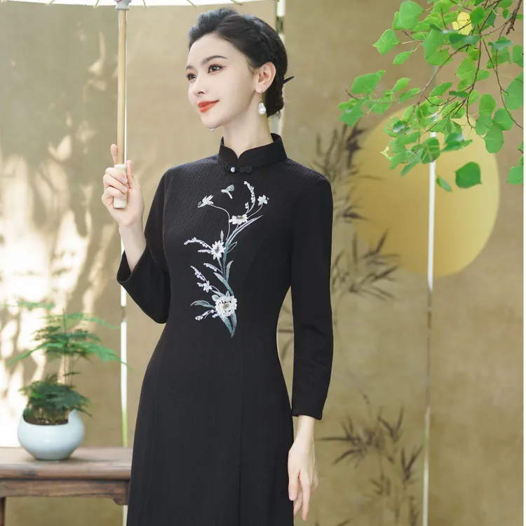 绣花奥黛改良旗袍新款2024年轻款女复古日常可穿妈妈装连衣裙春秋