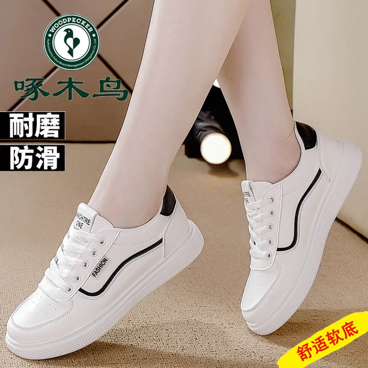 啄木鸟品牌百搭显瘦软底舒适小白鞋2025新款软皮防滑休闲板鞋女款