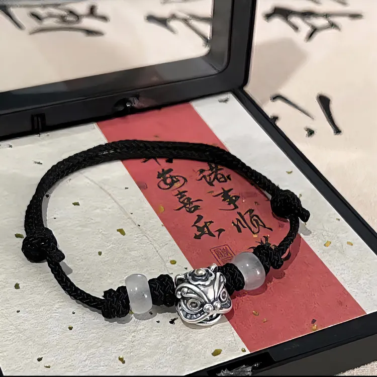 国潮醒狮红色编绳学生手链可调节个性小众新中式设计气质新年饰品