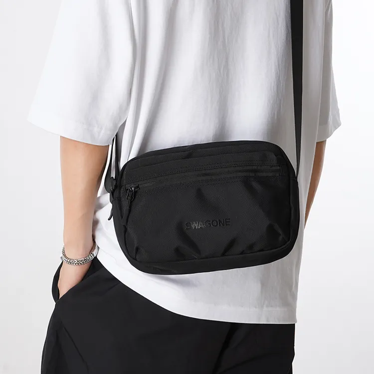 日系潮牌男生斜挎包户外休闲简约单肩包潮流男士通勤包运动小方包