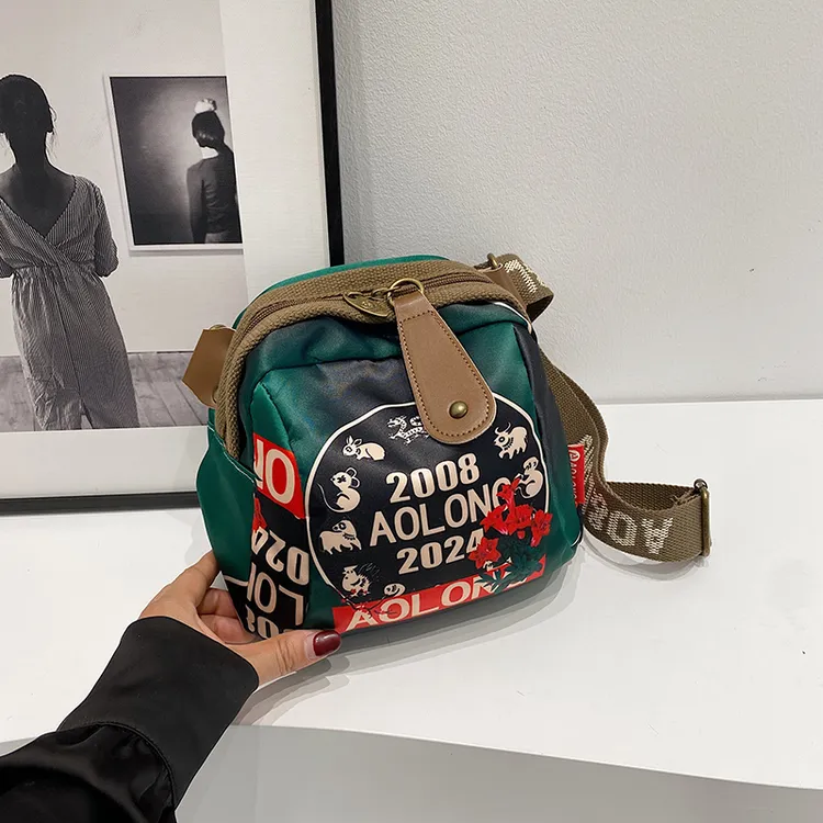 新款时尚斜挎包贝壳包大容量女包牛津布包单肩包中年妈妈包8992