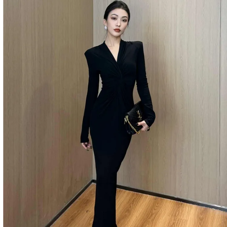 黑色法式v领连衣裙女春季修身显瘦气质赫本风高级感中长款包臀裙