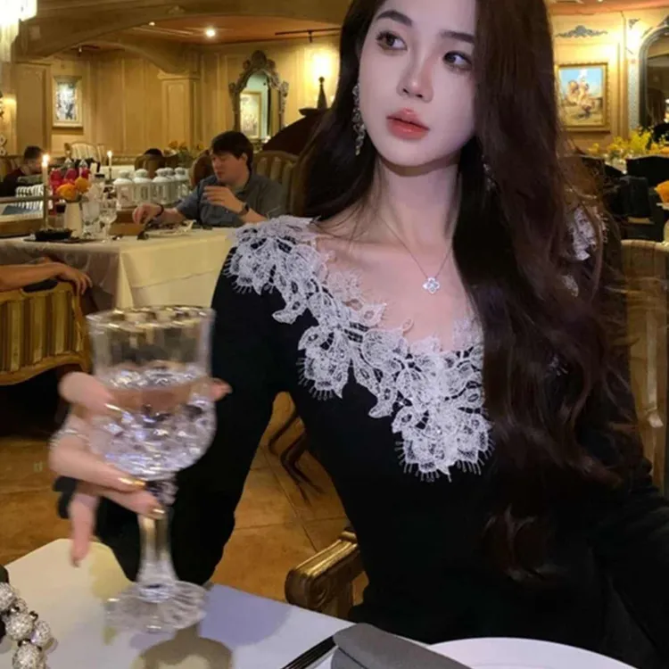 法式立体花朵黑色长袖针织连衣裙女春季高级感收腰显瘦绝美长裙子