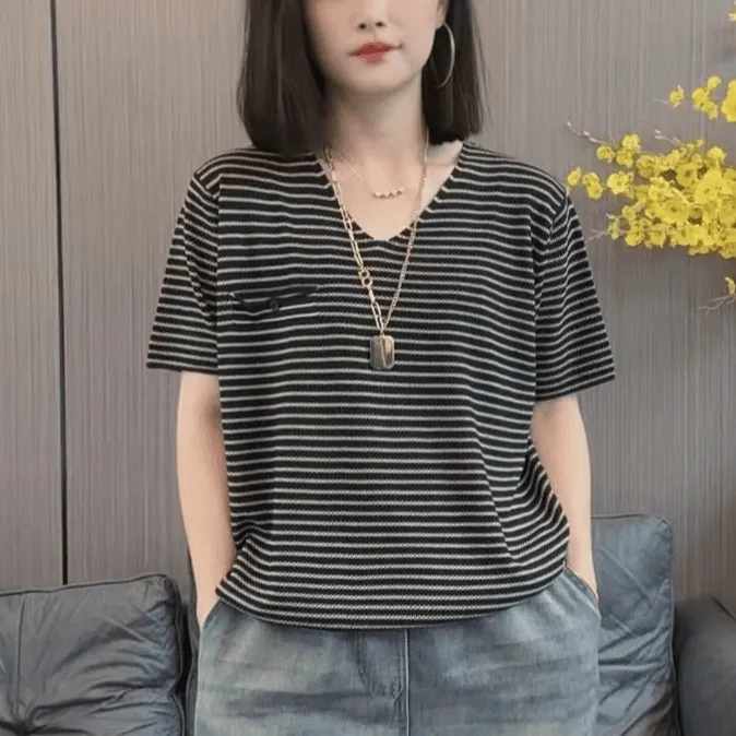 【80-180斤】V领条纹冰丝短袖T恤女夏季宽松显瘦假口袋设计针织上衣