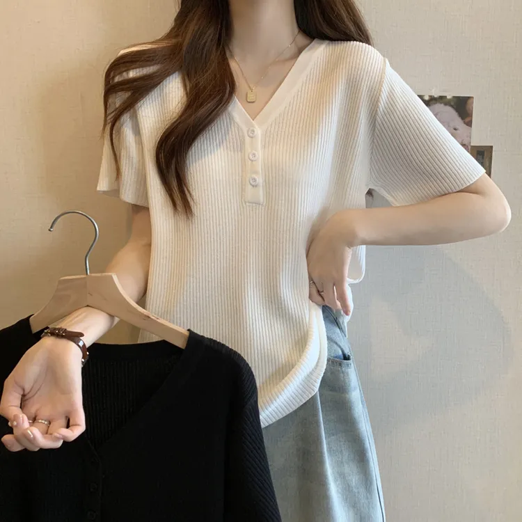 【80-180斤】V领坑条冰丝短袖T恤女夏季新款时尚纽扣针织遮肚上衣潮