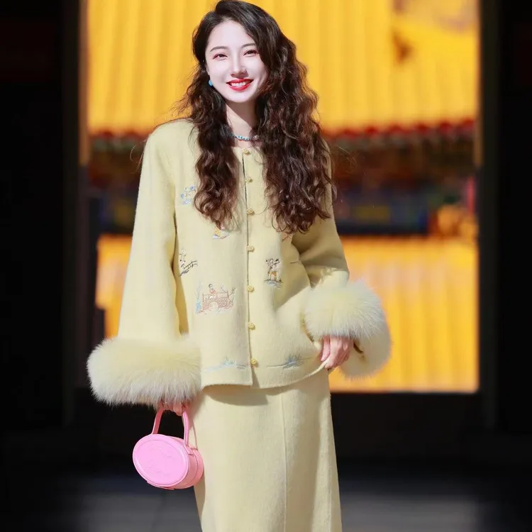 新中式重工刺绣羊毛套装女2024年冬季黄色高级感真狐狸毛国风外套