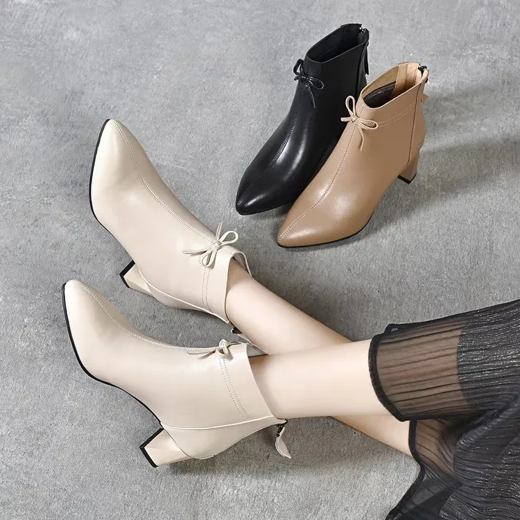 2024新款洋气小短靴羊皮单靴女短靴裸靴米色白色马丁靴尖头瘦瘦靴