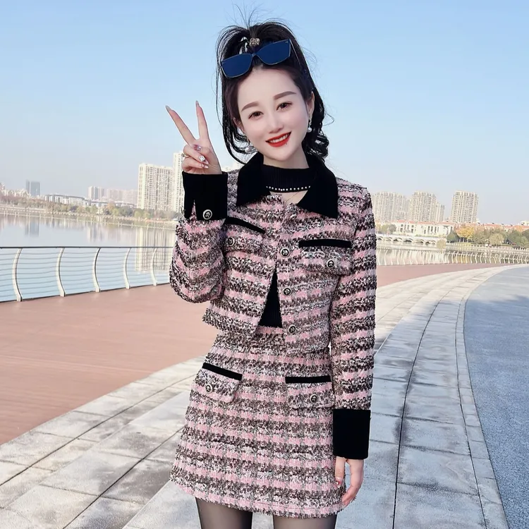 2025新款洋气套装高级感裙子冬季小个子小香风过年外套两件套显瘦