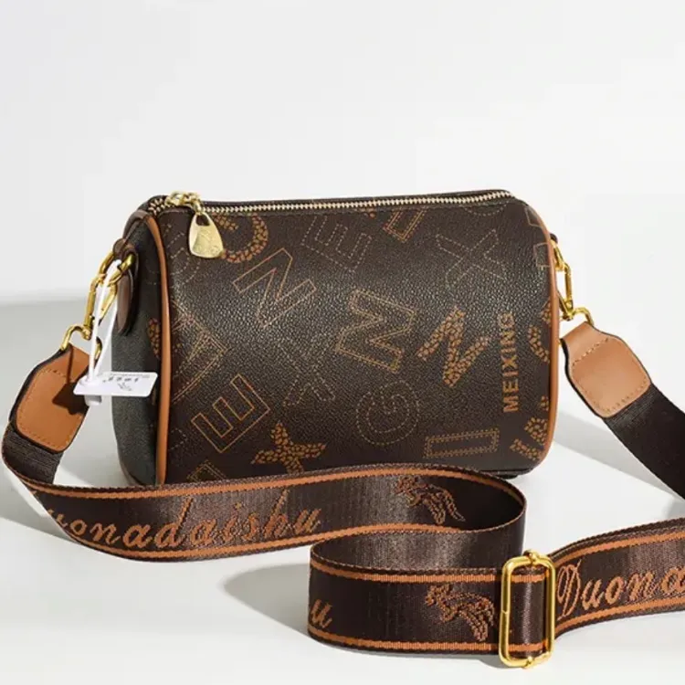 【MINI严选】2025新款时尚复古印花字母单肩包斜挎枕头包圆筒筒包