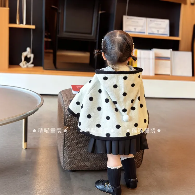 婴儿毛衣斗篷秋冬季儿童披风女童连帽圆点针织披肩洋气小宝宝外套