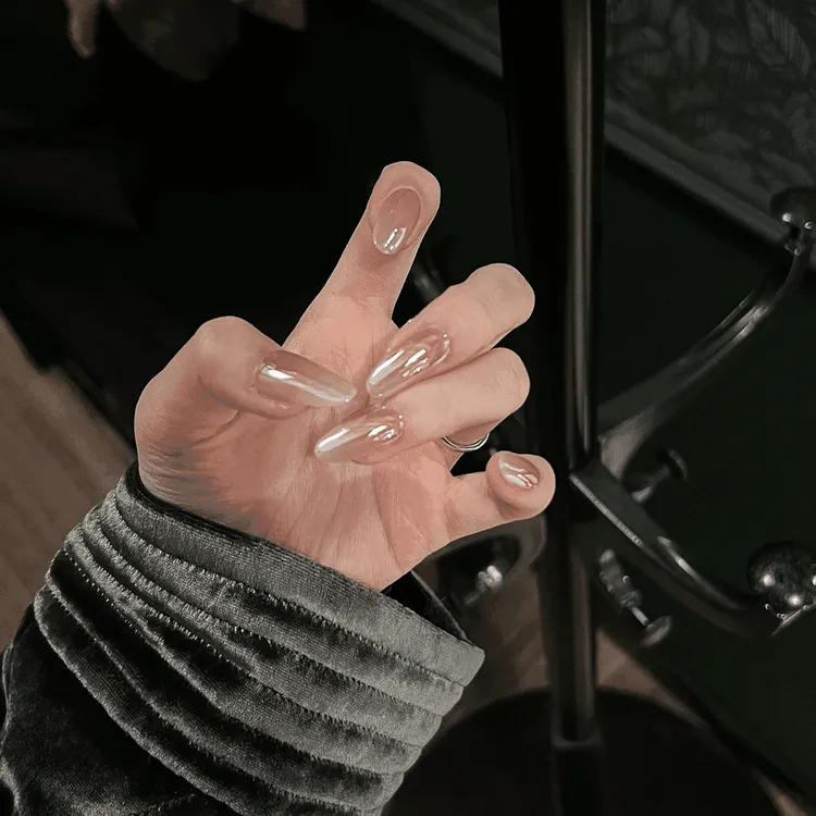 海莉同款珍珠色渐变轻奢美甲高级穿戴甲温柔气质穿戴式指甲贴纯欲