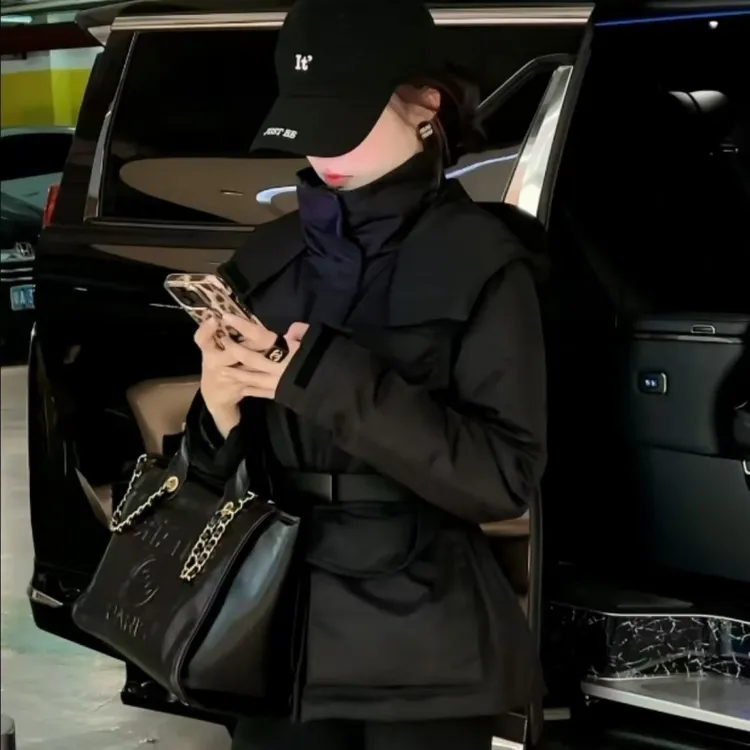 杨幂同款白鸭绒羽绒服女短款2025冬季新款防寒加厚显瘦派克服外套