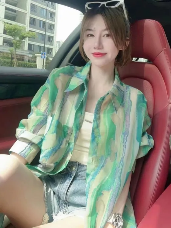 9961#绿色印花防晒衬衫女春夏时尚洋气宽松休闲衬衣高级感上衣