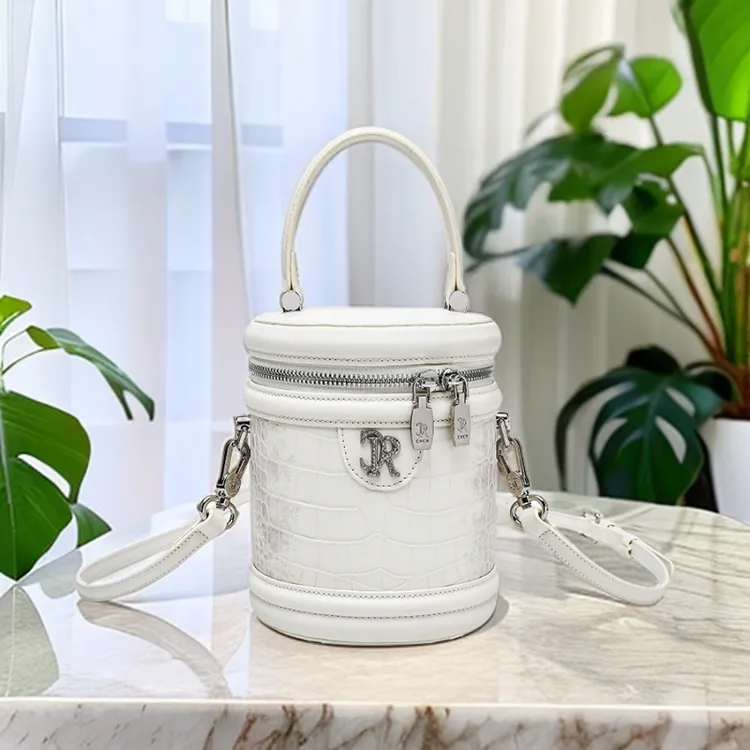 CR【双十一专享】2024年休闲白色新款水桶包喜马拉雅小众女士单肩包