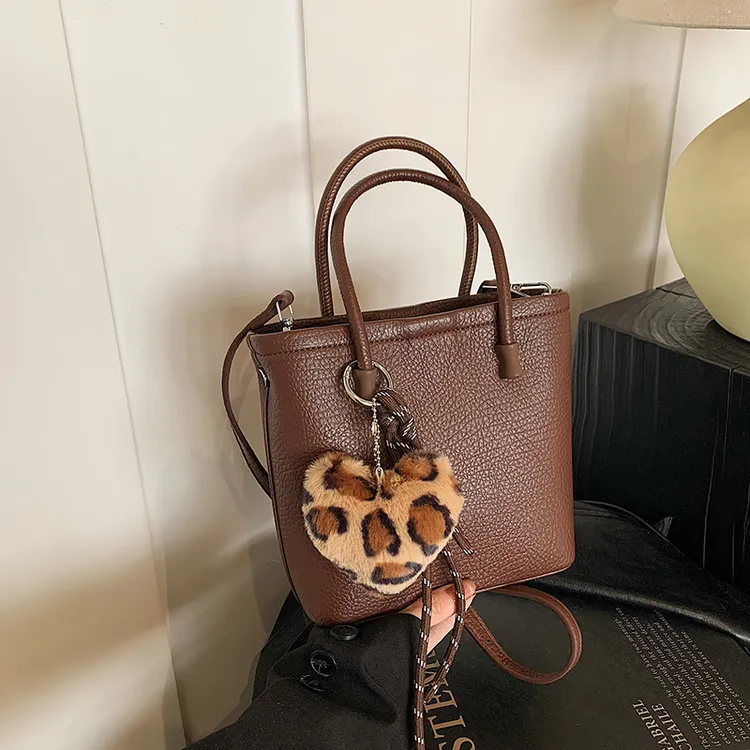 水桶包包女2024新款秋季轻奢百搭小众设计高级感手提单肩斜挎包