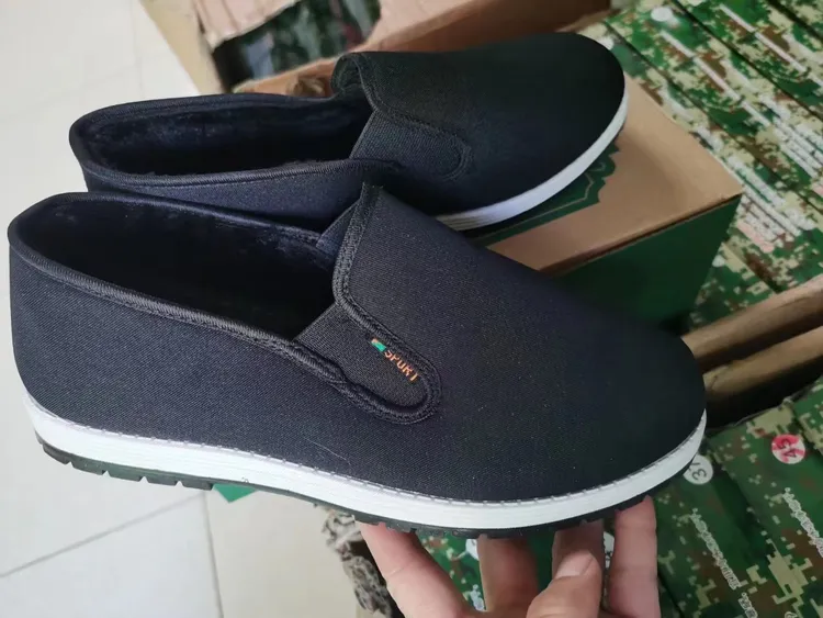 舒适柔软内里加绒棉板鞋