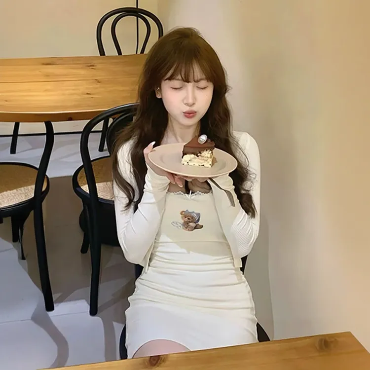 纯欲甜辣吊带连衣裙女装秋冬新款气质独特修身收腰套装包臀短裙子