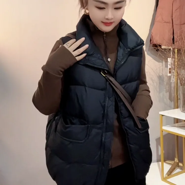 2025轻薄短款鸭绒马甲女时尚百搭外穿宽松坎肩秋冬新款