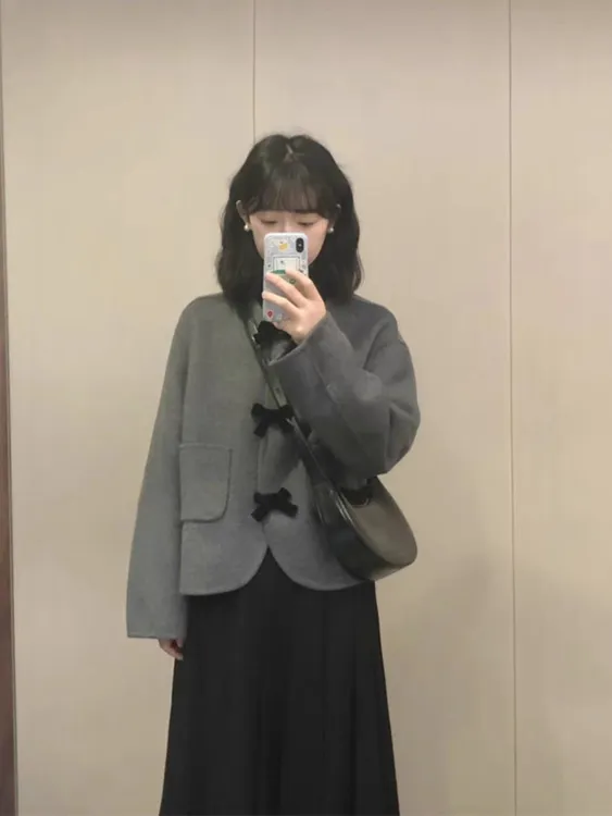 灰色短款呢子大衣女秋冬高级感毛呢外套2024新款小个子加厚赫本风