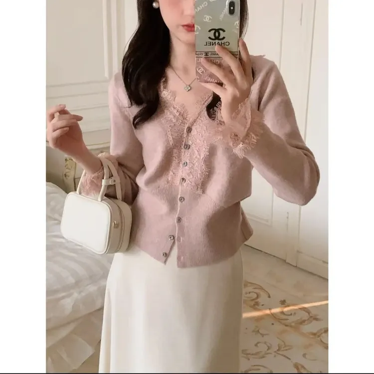 2025春秋新款大码蕾丝花边V领拼接针织衫宽松显瘦毛衣女气质上衣