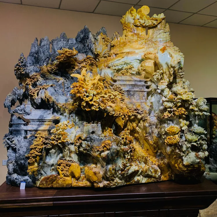 岫岩民族玉器厂【锦绣河山】一体料手工雕刻长2.90m宽1.30m高3.28m