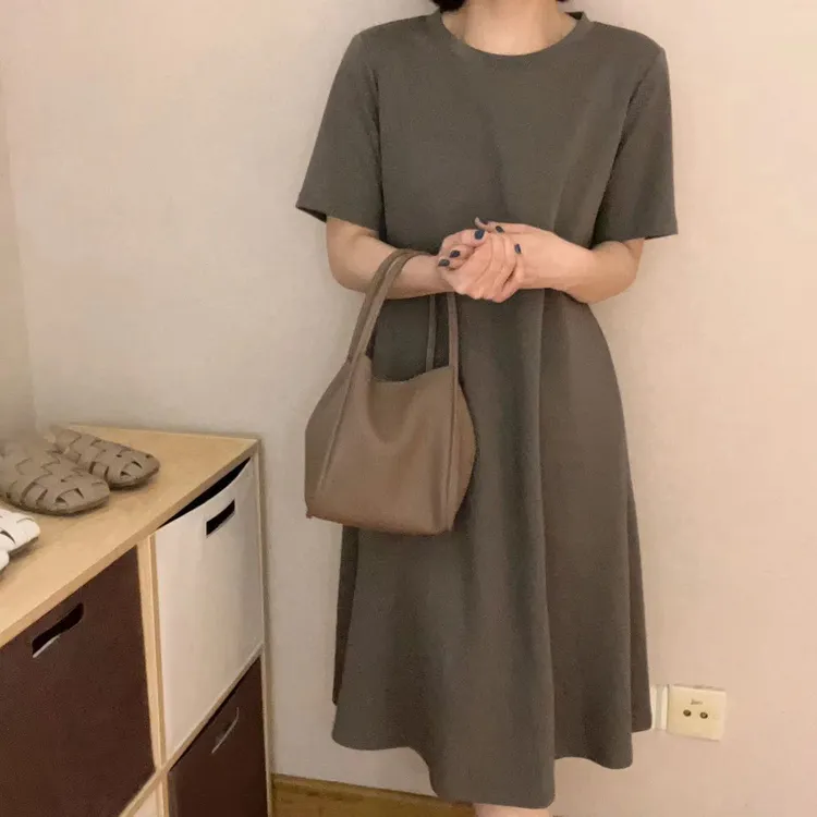 23109     新款休闲时尚百搭显瘦纯色短袖圆领后收腰中长款连衣裙