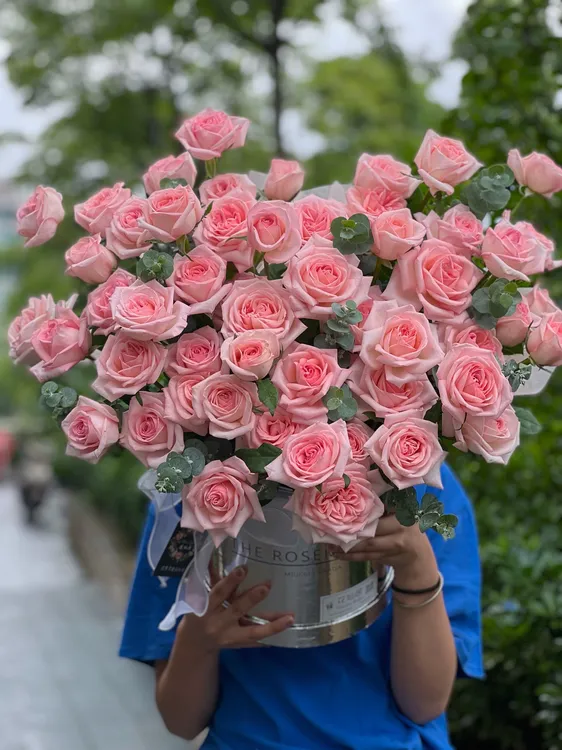 花仙居实拍 52朵荔枝玫瑰抱抱桶花束 高级大气