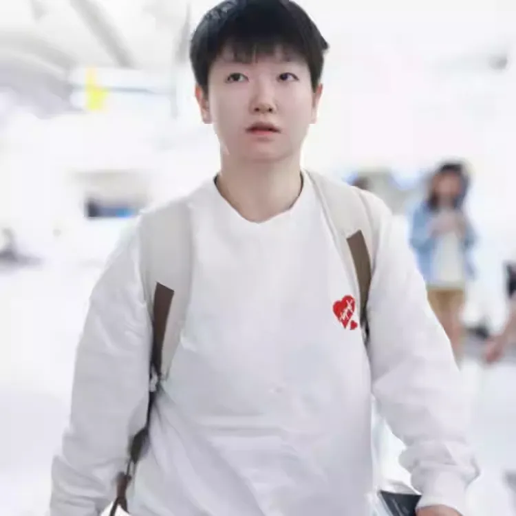 莎莎孙颖莎同款爱心图案印花圆领卫衣男女上衣运动休闲情侣装